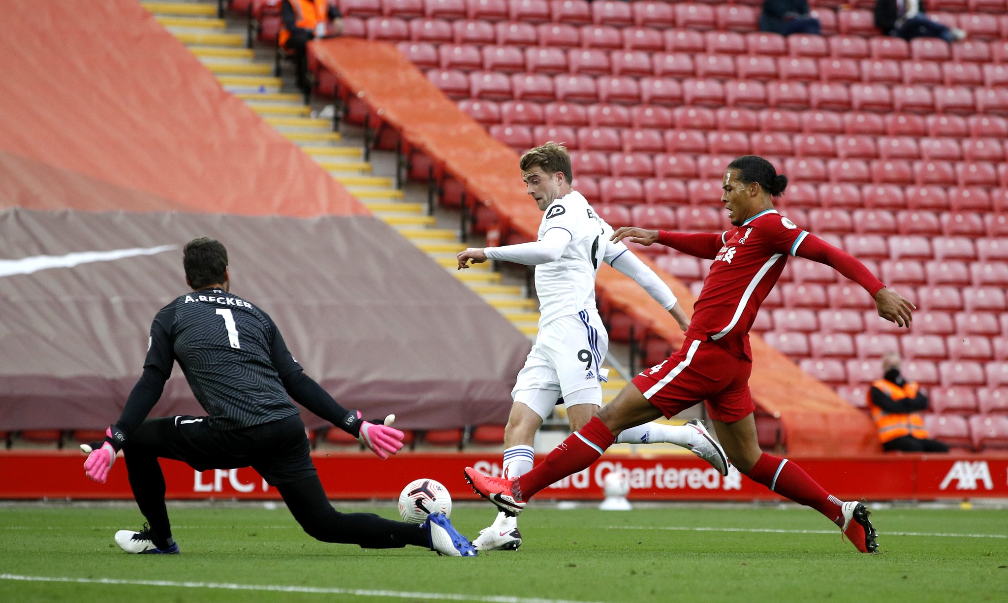 斯斯坦打入 斯斯坦打入